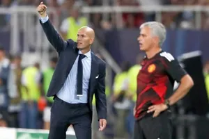 Jose Mourinho từ chối thảo luận vấn đề của Zinedine Zidane. Ảnh: Getty Images