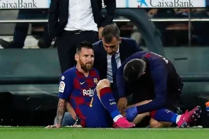 Hình ảnh đáng lo về thể trạng của Lionel Messi liên tục xuất hiện. Ảnh: Getty Images
