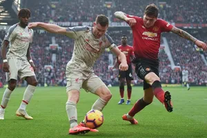 Liverpool (trái) được đánh giá quá cao