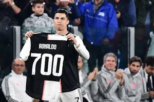 Cristiano Ronaldo vẫn tràn đầy khát khao chinh phục những đỉnh cao mới. Ảnh: Getty Images 