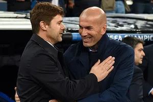 Zinedine Zidane (phải) và Mauricio Pochettino đều đang trong thời điểm khó khăn. Ảnh: Getty Images 