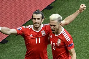 Gareth Bale và Aaron Ramsey hy vọng sẽ sẵn sàng cho thời khắc quyết định. Ảnh: Getty Images