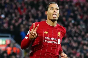 Virgil van Dijk vừa ghi cú đúp giúp Liverpool thắng Brighton 2-1 hôm thứ bảy. Ảnh: Getty Images