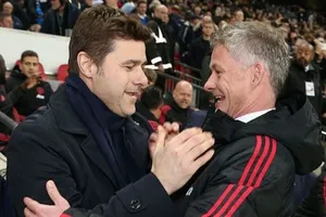HLV Mauricio Pochettino (trái) có những tiết lộ khiến vị trí của Ole Gunnar Solskjaer lung lay hơn. Ảnh: Getty Images