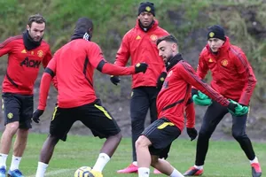 Bruno Fernandes tích cực hòa nhập ngay buổi tập đầu tiên cùng Man.United. Ảnh: Getty Images