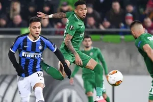 Trận lượt về vòng 1/16 Europa League giữa Inter và Ludogorets (phải) sẽ không có khán giả. Ảnh: Getty Images