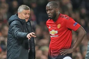 HLV Ole Gunnar Solskjaer tránh được nguy cơ sớm đối đầu Romelu Lukaku. Ảnh: Getty Images