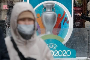 UEFA duy trì quan điểm cần chờ đợi thêm về diễn biến của dịch bệnh Covid-19.