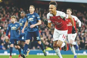 Pierre-Emerick Aubameyang trong một lần ghi bàn vào lưới Man.United. Ảnh: Getty Images 
