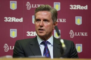 Ngày trở lại của Premier League vẫn trắc trở từ phản đối của nhiều đội bóng nhỏ như Aston Villa của Christian Purslow. Ảnh: Getty Images