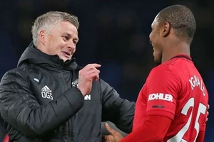 HLV Ole Gunnar Solskjaer luôn hài lòng về Odion Ighalo. Ảnh: Getty Images
