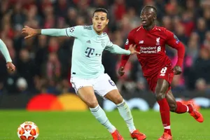 Thiago Alcantara khi đối đầu Liverpool ở Champions League. Ảnh: Getty Images