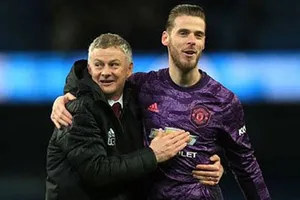 HLV Ole Gunnar Solskjaer đặt niềm tin tuyệt đối vào David de Gea. Ảnh: Getty Images