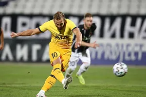 Tottenham chào đón Gareth Bale bằng chiến thắng thót tim. Ảnh: Getty Images