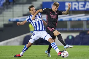 Real Madrid (phải) hòa nhạt nhòa trên sân Real Sociedad trong ngày ra quân. Ảnh: Getty Images