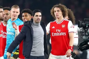 Arsene Wenger tin học trò cũ Mikel Arteta đang nhận được ủng hộ tuyệt vời về nhân sự. Ảnh: Getty Images