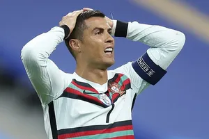 Cristiano Ronaldo có kết quả dương tính một ngày sau khi chơi trọn trận hòa với tuyển Pháp. Ảnh: Getty Images