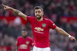 Bruno Fernandes lần đầu tiên mang băng đội trưởng Man.United khi Harry Maguire vắng mặt. Ảnh: Getty Images