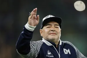 Diego Maradona đã rời bệnh viện để tiếp tục quá trình hồi phục.