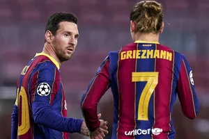 Mối quan hệ giữa Lionel Messi và Antoine Griezmann đang là chủ đề tranh cãi.