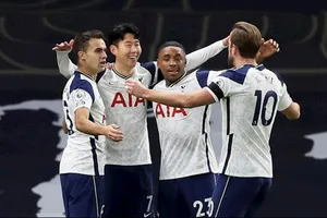 Tottenham đã giành chiến thắng quan trọng để vươn lên ngôi đầu. Ảnh: Getty Images 