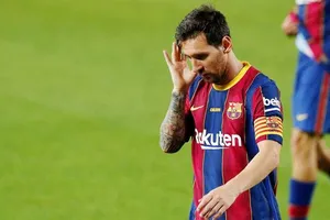 Lionel Messi muốn rời Barcelona cũng khó. Ảnh: Getty Images 