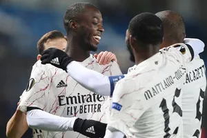 Nicolas Pepe giúp Arsenal dễ dàng vượt qua vòng bảng. 
