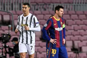 Lionel Messi đã “lơ” Cristiano Ronaldo trong cuộc bầu chọn. Ảnh: Getty Im