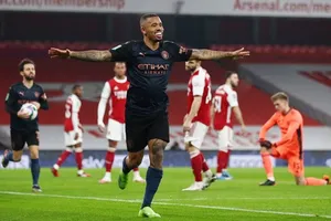 Man.City bay cao và cũng đẩy Arsenal vào sâu thêm khủng hoảng. Ảnh: Getty Images 