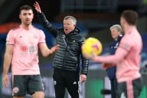 HLV Chris Wilder thừa nhận chỉ phép màu mới giúp Sheffield United trụ hạng. Ảnh: Getty Images