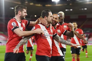 Danny Ings mừng bàn thắng quan trọng giúp Southampton chiến thắng. Ảnh: Getty Images 