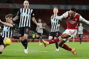 Pierre-Emerick Aubameyang tìm lại bản năng ghi bàn. Ảnh: Getty Images 