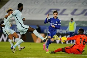 James Maddison xuất sắc giúp Leicester khuất phục Chelsea. Ảnh: Getty Images 