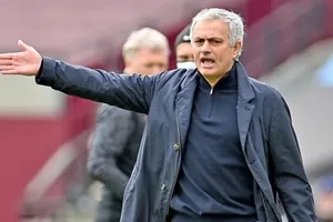 HLV Jose Mourinho vẫn tin tưởng vào năng lực của ban huấn luyện. Ảnh: Getty Images