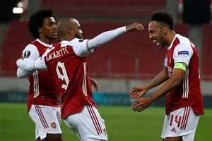 Pierre-Emerick Aubameyang ghi cú đúp giúp Arsenal vượt qua vòng 32 đội. Ảnh: Getty Images