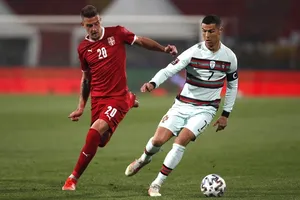 Cristiano Ronaldo (phải) trận thứ 2 liên tiếp tim tiếng và Bồ Đào Nha bị thủ hòa. Ảnh: Getty Images 