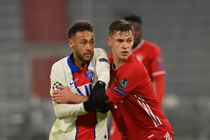 Joshua Kimmich (phải) là cầu thủ Bayern chơi hay nhất lượt đi. 