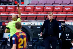 HLV Ronald Koeman đối mặt nguy cơ cấm chỉ đạo 2 trận trước Valencia và Atletico Madrid.