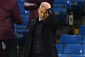 HLV Zinedine Zidane bất lực với thế trận thua thiệt trước Chelsea. Ảnh: Getty Images