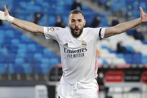 Phong độ chói sáng trong màu áo Real Madrid đưa Karim Benzema trở lại tuyển Pháp. 