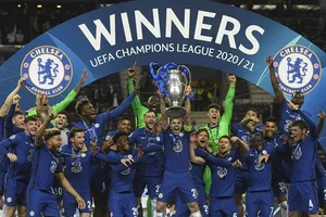 Chelsea nâng chiếc cúp châu Âu thứ 2 trong lịch sử. Ảnh: Getty Images