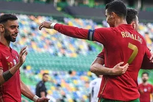 Các ngôi sao kỳ vọng Cristiano Ronaldo và Bruno Fernandes đều cùng giúp nhau ghi bàn cho Bồ Đào Nha.
