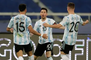 Lionel Messi ghi bàn mở tỷ số, nhưng Chile đã ghi bàn gỡ hòa 1-1. Ảnh: Getty Images