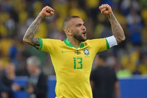 Dani Alves có cơ hội hoàn thiện sự nghiệp vĩ đại bằng tấm huy chương vàng Olympic.