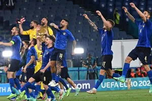 Tuyển Italy ăn mừng chiến thắng sau diễn biến nghẹt thở.