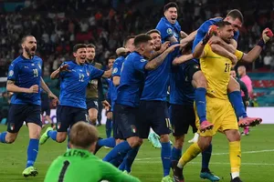 Thủ thành Gianluigi Donnarumma sắm vai người hùng dẫn dắt Italy đến vinh quang.