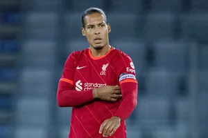 Virgil van Dijk thận trọng sau 9 tháng phải chia tay sân cỏ.