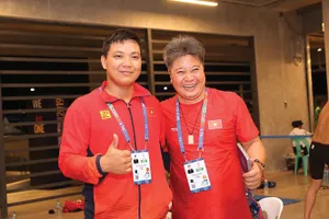 Chuyên gia Huang Guo Hui (phải).