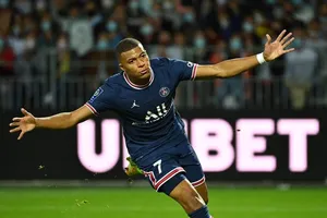 Kylian Mbappe mừng bàn thắng cho PSG vào cuối tuần qua.
