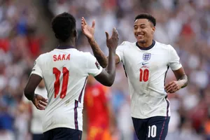 Jesse Lingard ghi cú đúp sau 2 nỗ lực kiến tạo của Bukayo Saka. Ảnh: Getty Images